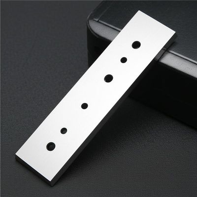 Özel Çimento Tungsten Karbid Alaşımı Üç Delik Kimyasal Elyaf Kırıcı Blade Fabric Film Kırma Endüstriyel Makine Bıçağı